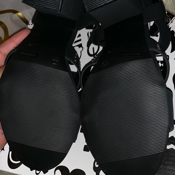 Fashion Influencer Chunky Studded Heels - Picture 5 of 5